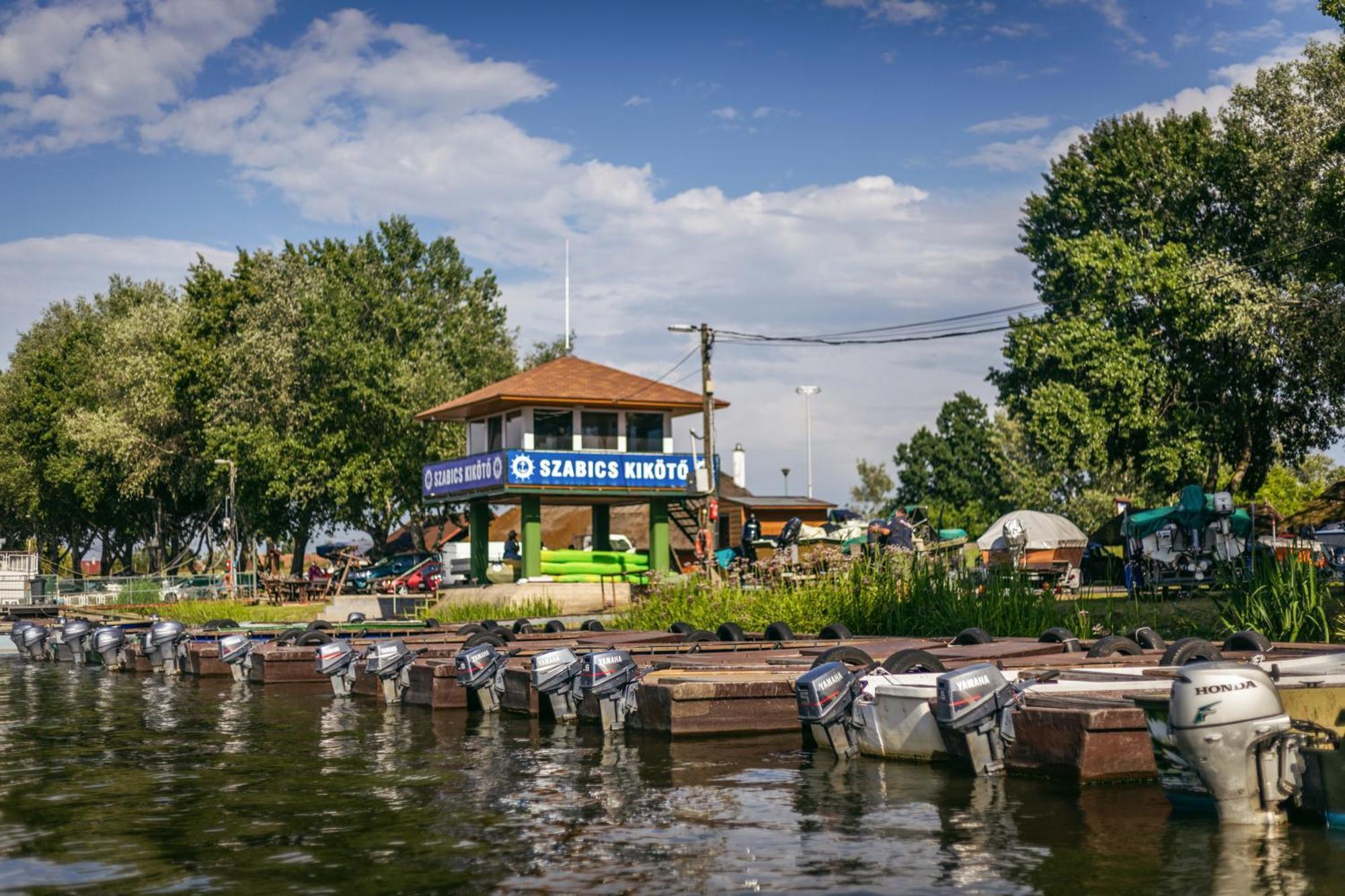 Lakohajo, Uszohaz - Tisza-To Hotel Tiszafüred Eksteriør billede